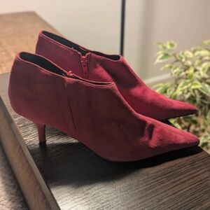 Chic Burgundy Suede Heeled Booties